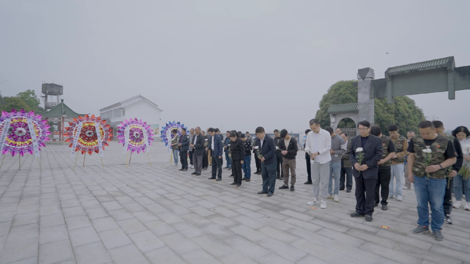 丰碑永铸思英烈，浩气长存祭忠魂——我县首次集中组织烈士亲属开展异地祭扫揭西籍烈士活动